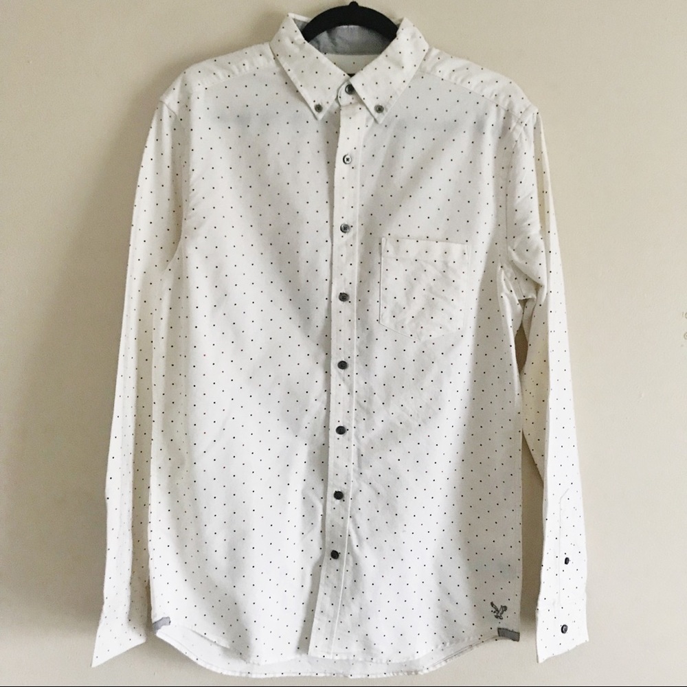 American Eagle MT White Long Sleeve Button Down